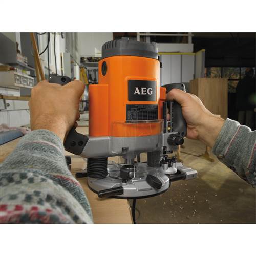 AEG Router AEG 66mm Electric Plunge Router 2050W- OF2050E