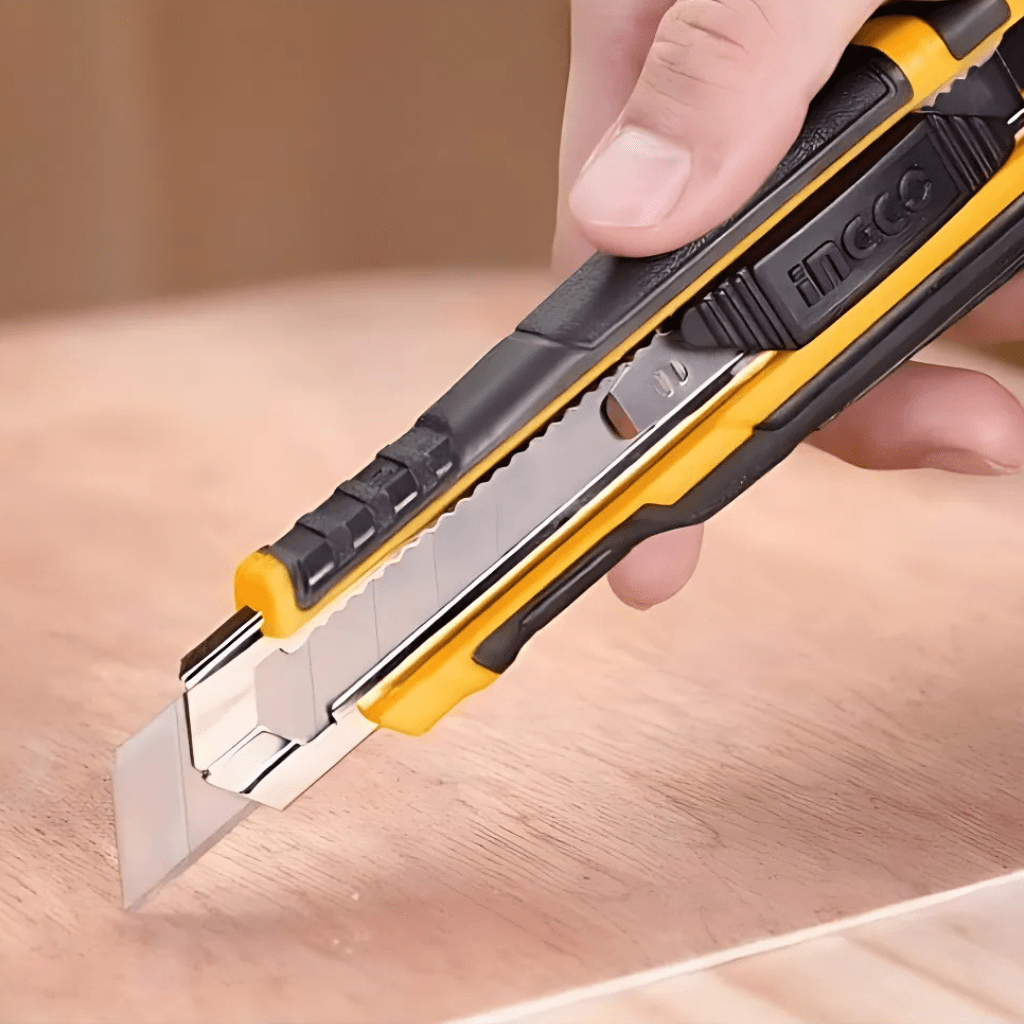 Ingco Multi Tools & Knives Ingco 18mmx100mm Snap-off Blade Knife - HKNS11815