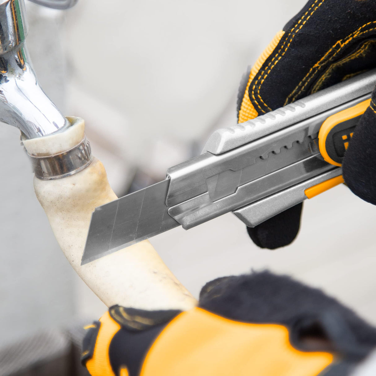 Ingco Multi Tools & Knives Ingco Snap Off Blade Knife - HKNS1806