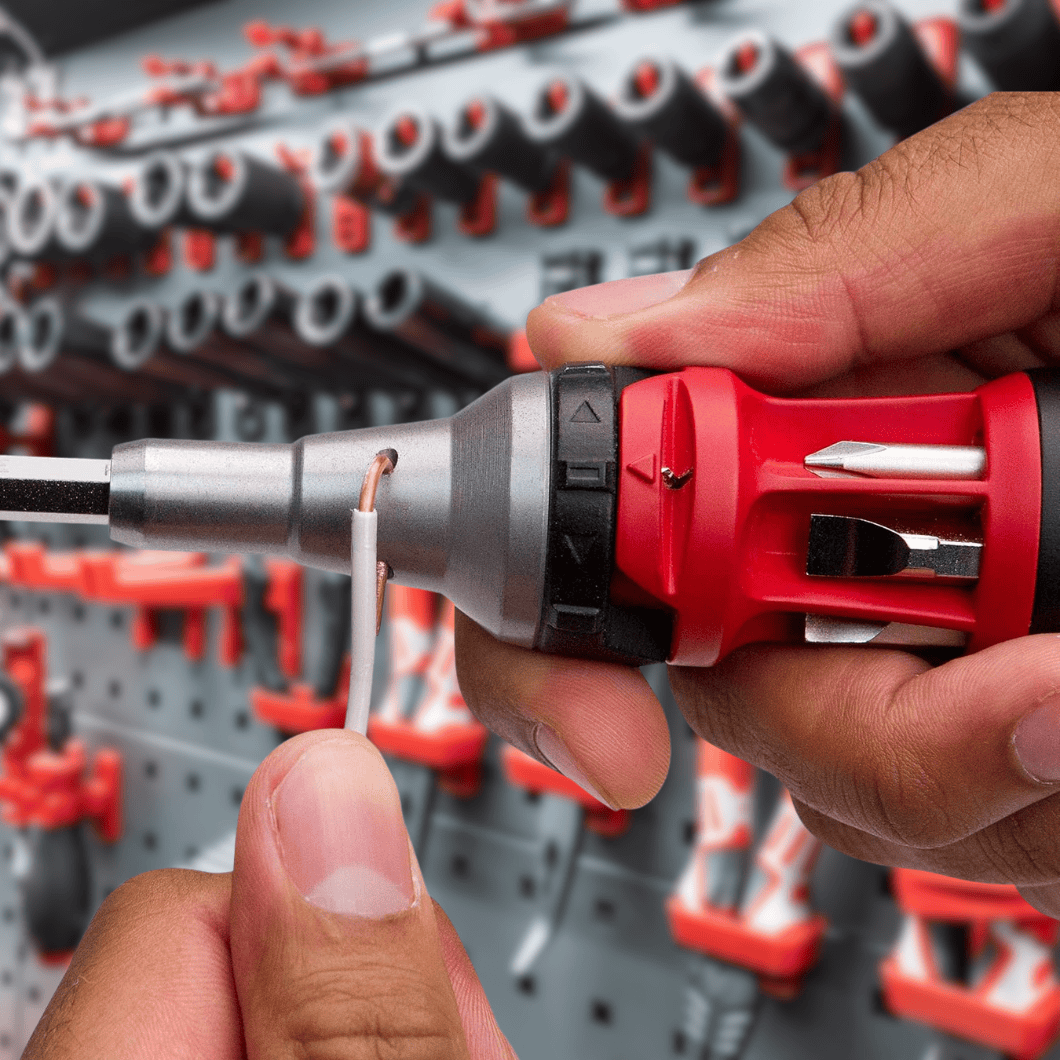 Milwaukee Screwdrivers Milwaukee 10-in-1 Ratchet Multi-Bit Universal Screwdriver - 48222311