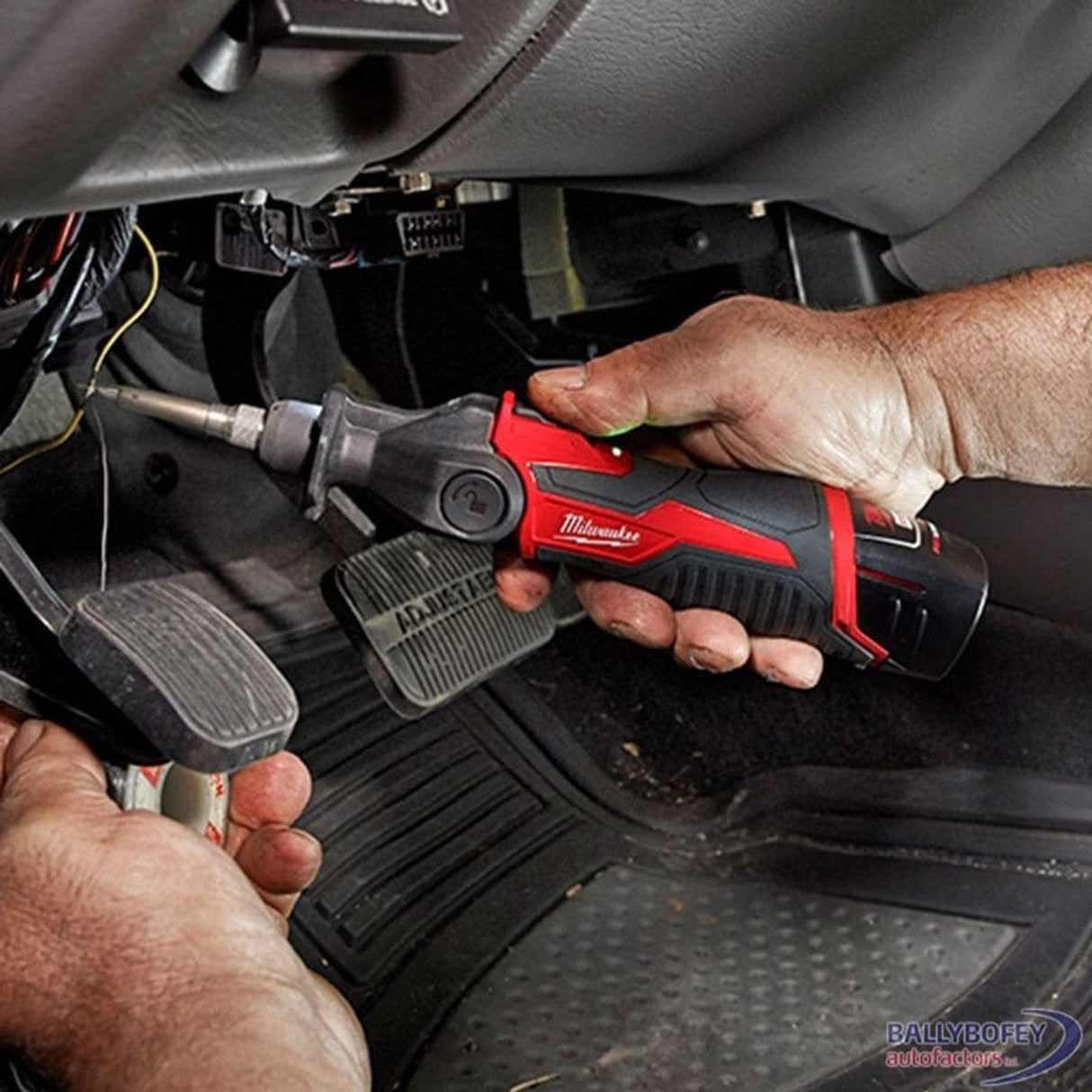 Milwaukee Welding Machine & Accessories Milwaukee M12™ Cordless Sub Compact Soldering Iron 12V - M12 SI-0