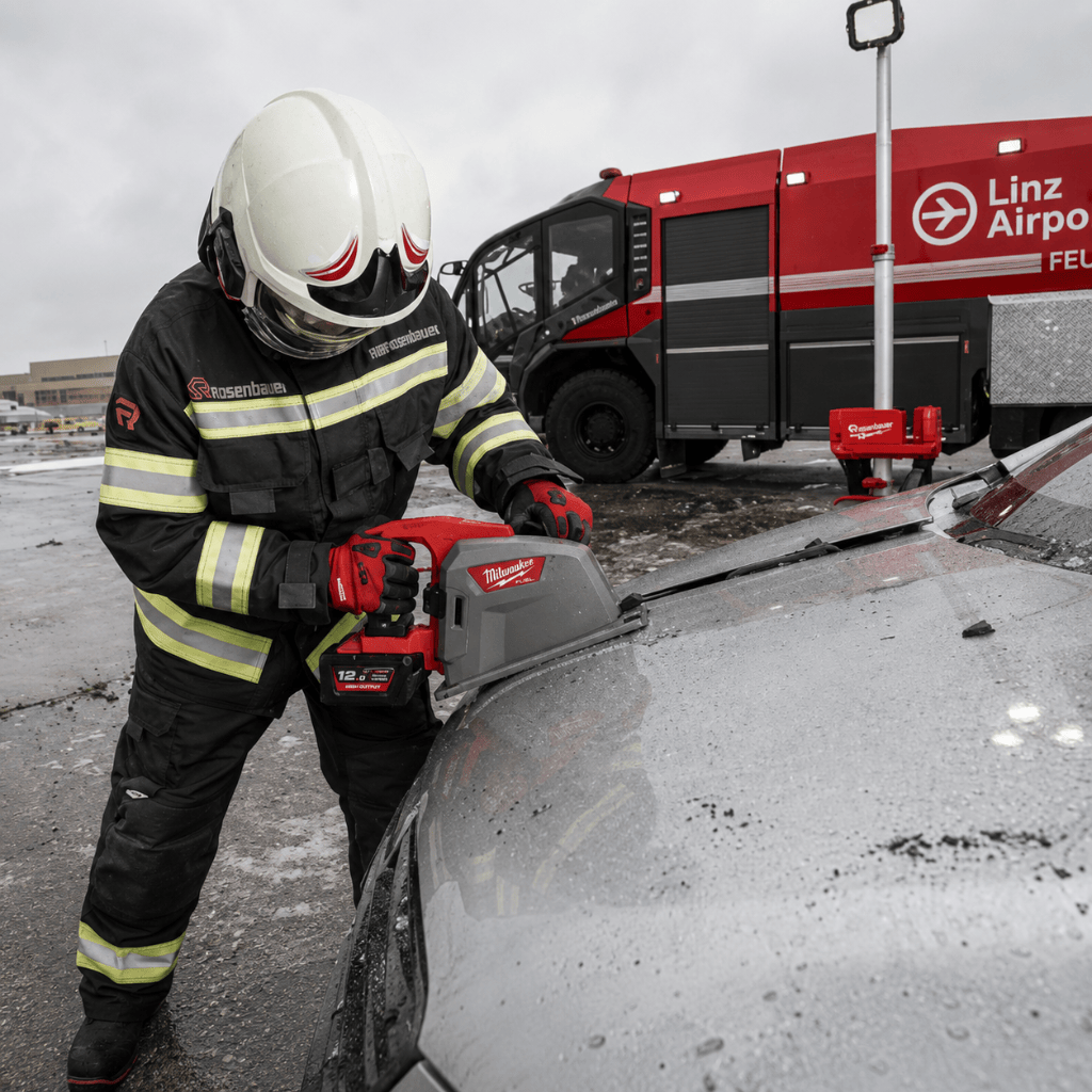 Milwaukee Circular Saw Milwaukee M18 66mm Brushless Cordless Metal Circular Saw 18V - M18FMCS66-0C