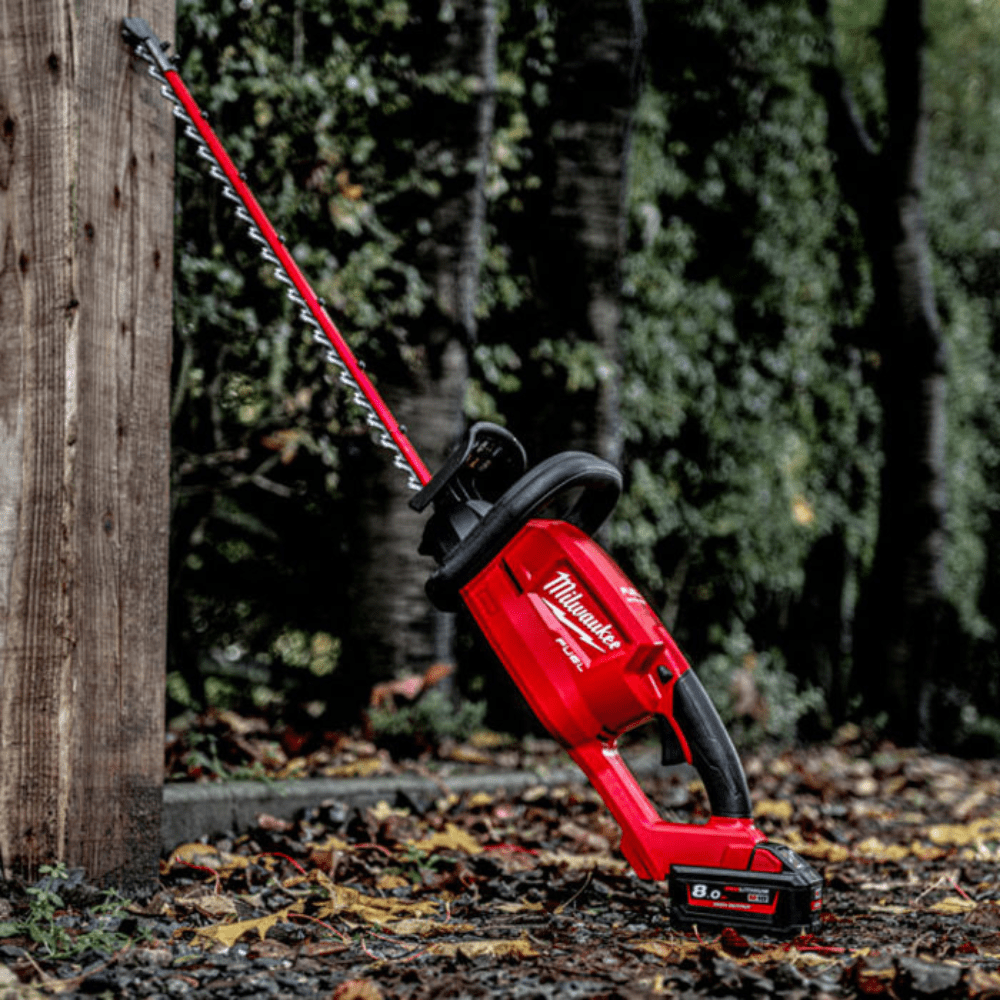 Milwaukee Trimmer Milwaukee M18 FUEL™ Hedge Trimmer - M18 CHT-0