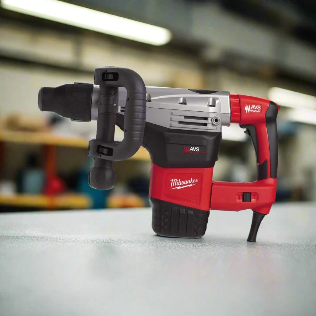 Milwaukee Demolition Hammer Milwaukee SDS-Max Breaking Hammer 7kg 1550W - K 700 S