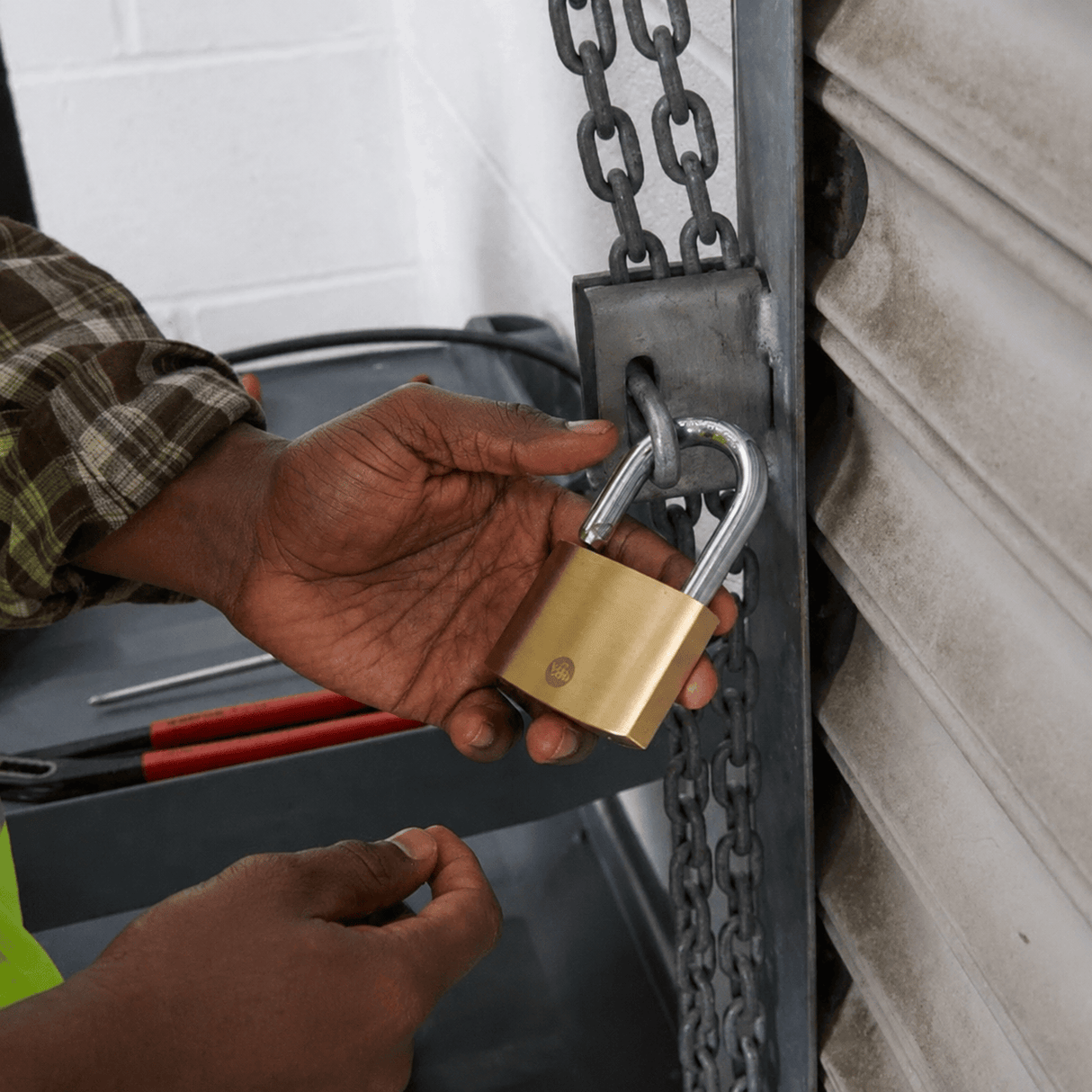 Yale Padlocks & Accessories Yale Y110B 40mm Solid Brass Padlock with 5-Pin Cylinder - Y110B/40/123/1