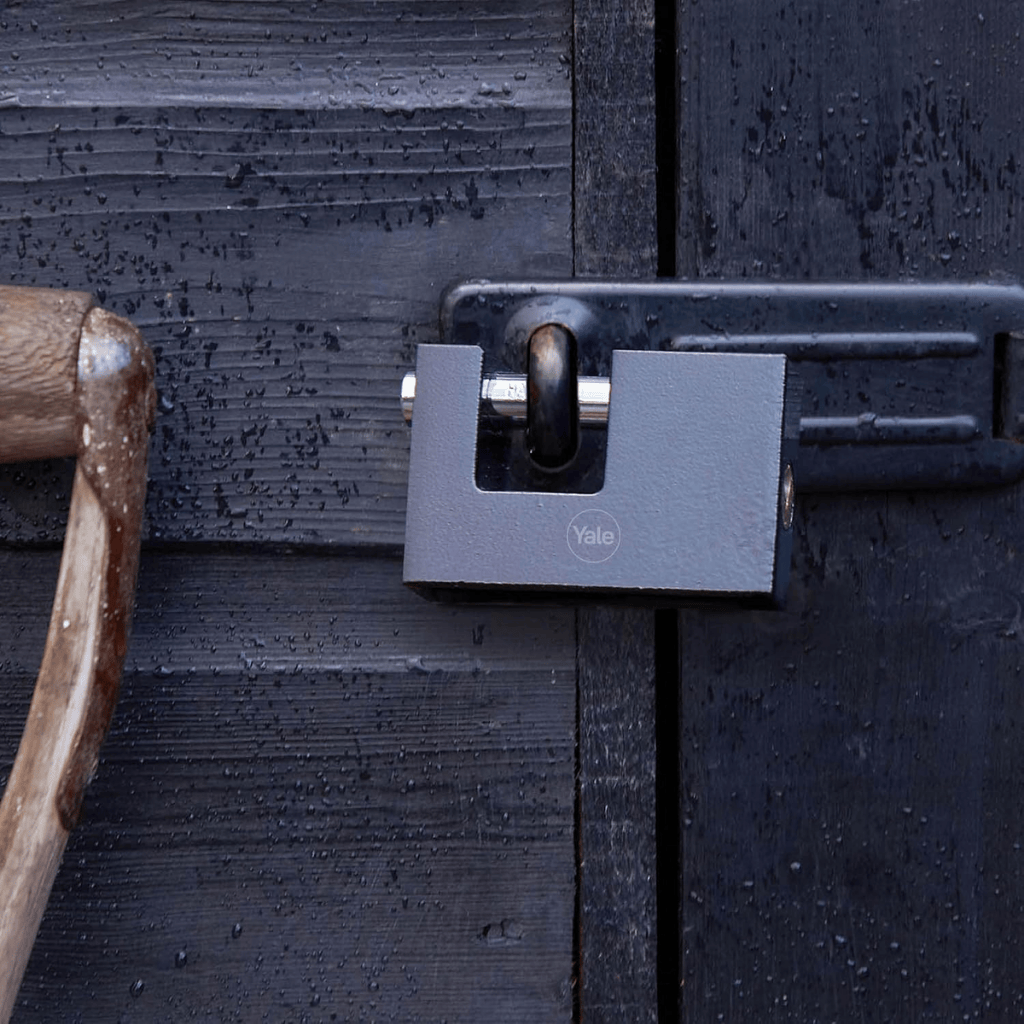 Yale Padlocks & Accessories Yale Y113BL 90mm Cast-Iron Shutter Padlock with Hardened Steel Shackle - Y113BL/90/119/1