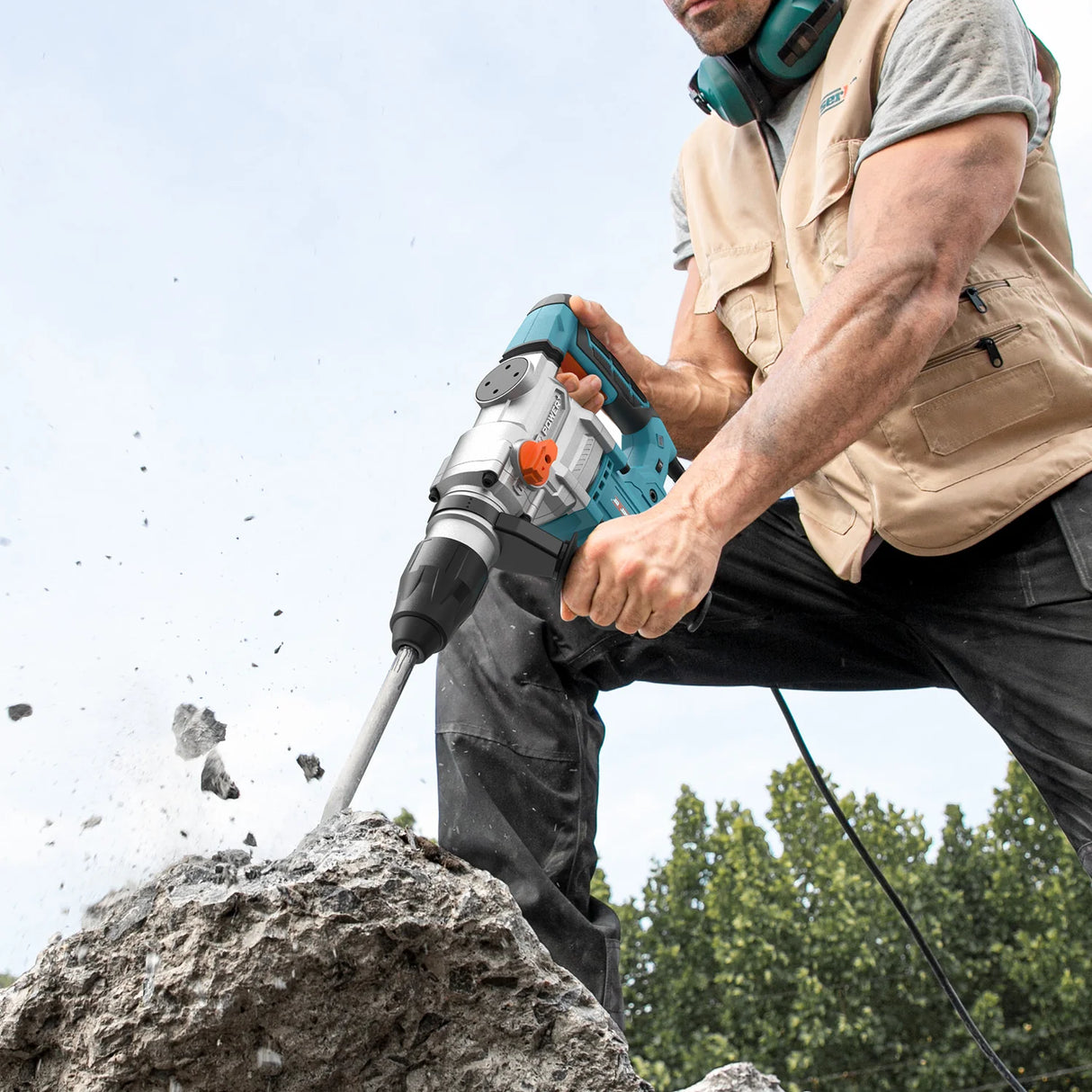 Total Rotary Hammer 1600W -  TH1163855