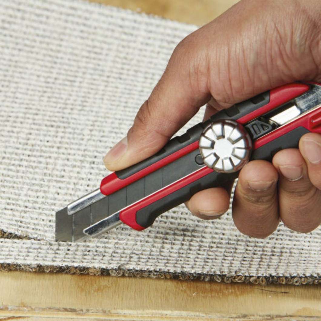 Milwaukee 18mm 8 Points Metal Lock Snap Knife - 48221961