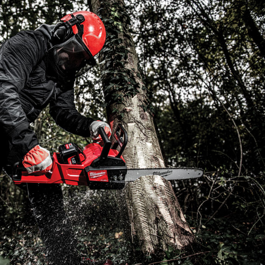 Milwaukee 18V 12.0Ah Li-ion Cordless Fuel 405mm (16") Chainsaw Combo Kit - M18FCHS-121B