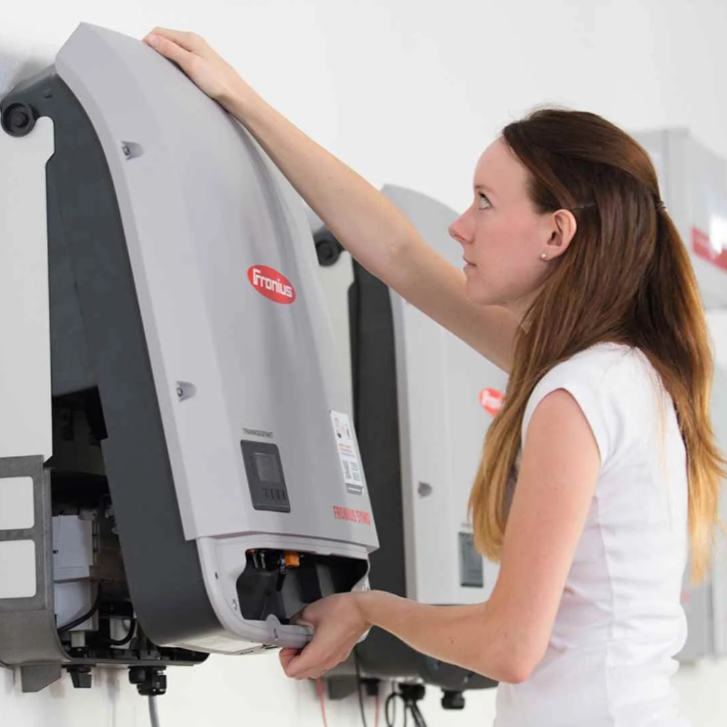 Fronius Primo 3.0-1 Single-Phase Inverter  3.0 kW - 4.210.069