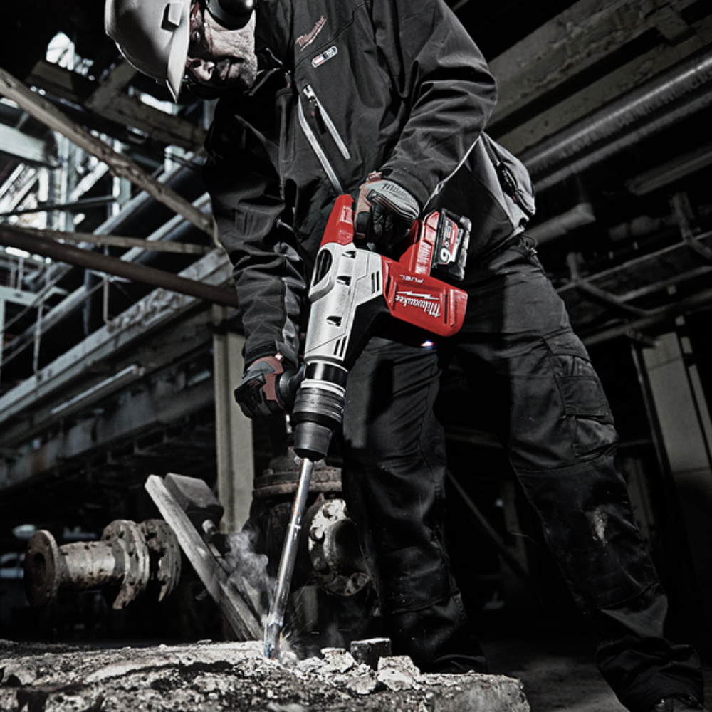 Milwaukee M18 FUEL™ 5kg SDS-Max Drilling and Breaking Hammer 18V - M18 CHM-902C