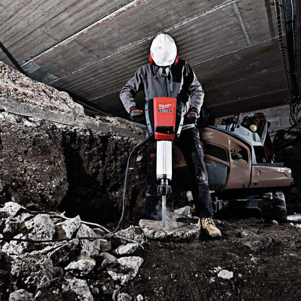 Milwaukee Heavy Duty Breaking Hammer 25kg 2500W - K 2500 H