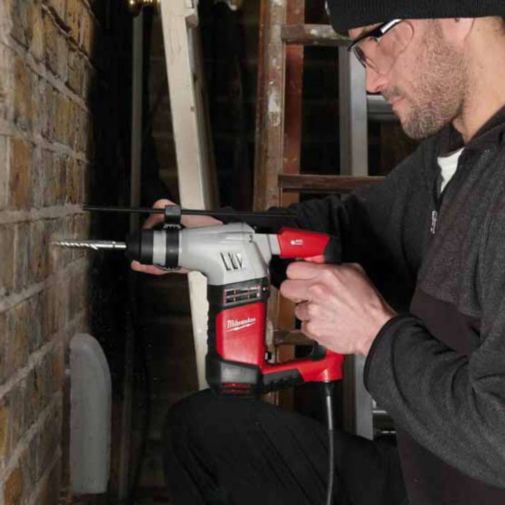 Milwaukee 20mm 620W SDS-Plus L-Shaped Fixing Hammer Drill - PLH 20