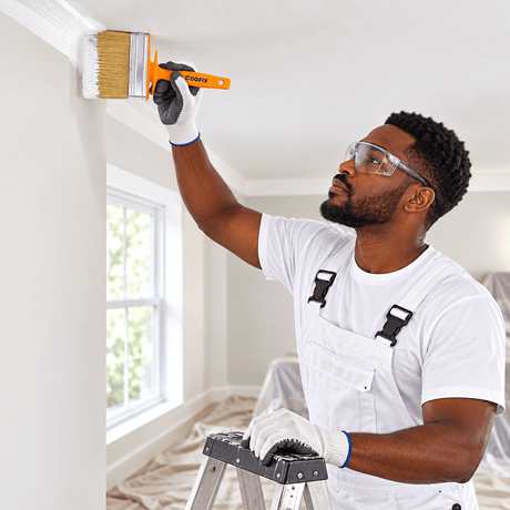 Black professional painter using the Coofix ceiling brush