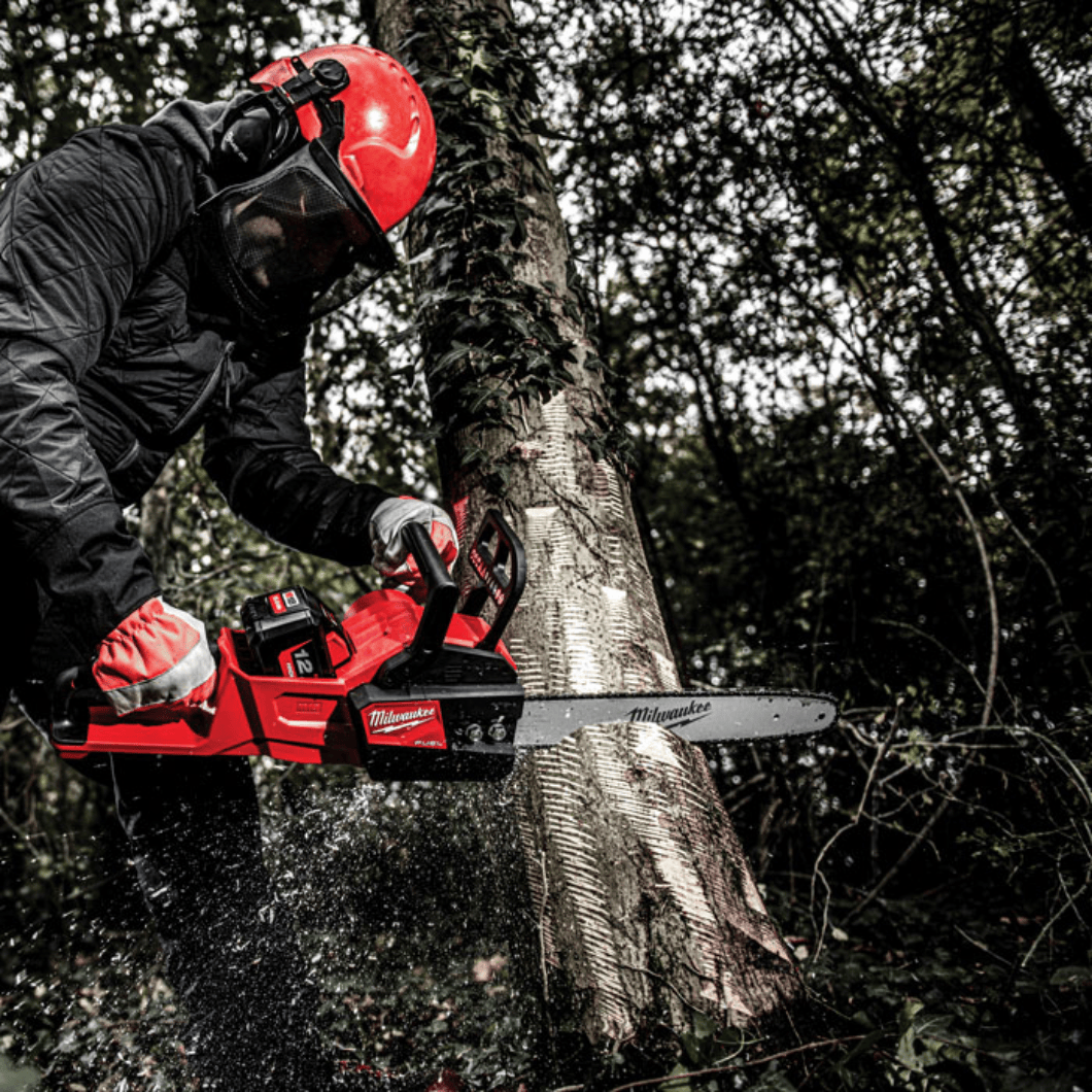 Milwaukee Chainsaw Milwaukee 18V 12.0Ah Li-ion Cordless Fuel 405mm (16") Chainsaw Combo Kit - M18FCHS-121B