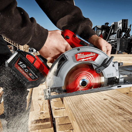 Milwaukee Circular Saw Milwaukee 18V Circular Saw - M18FCS66-121C