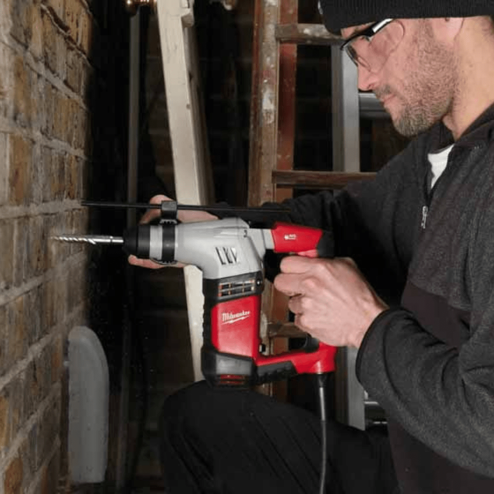 Milwaukee Drill Milwaukee 20mm 620W SDS-Plus L-Shaped Fixing Hammer Drill - PLH 20