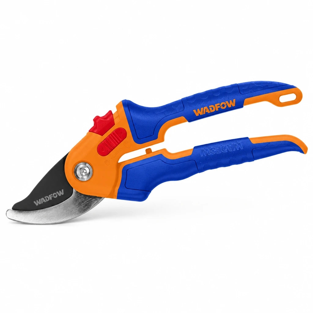 Wadfow WPA1E06 220mm pruning shear with blue and orange handles and carbon-steel blade on white background