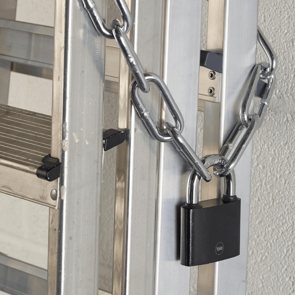 Yale Padlocks & Accessories Yale Y111 60mm Cast-Iron Padlock with Hardened Steel Shackle | Silver & Black