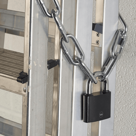 Yale Padlocks & Accessories Yale Y111 60mm Cast-Iron Padlock with Hardened Steel Shackle | Silver & Black