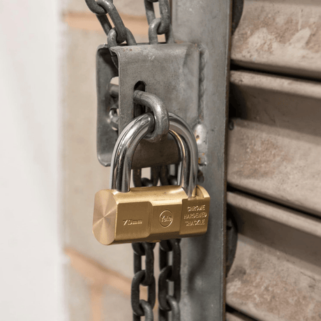 Yale Padlocks & Accessories Yale YE2 Hammer Solid Brass Padlock with Rotating Hardened Steel Shackle | 70mm & 80mm